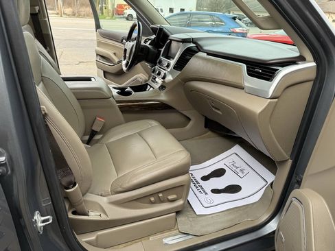Used 2019 GMC Yukon XL SLT w/ Premium Edition AWD/4WD image 39