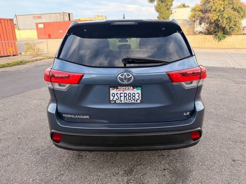 Used 2017 Toyota Highlander Plus w/ Carpet Mat Package FWD image 16