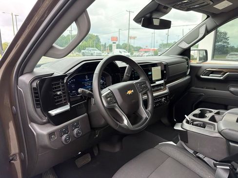 Used 2023 Chevrolet Silverado 1500 LT AWD/4WD image 4