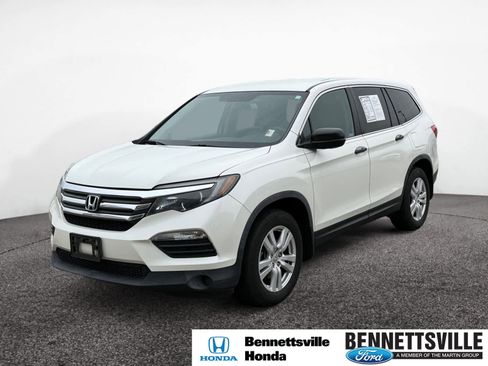 Used 2018 Honda Pilot LX image 1
