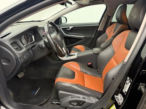 Used 2018 Volvo V60 T5 Cross Country w/ Convenience Package image 14