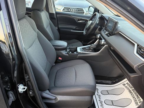 Used 2020 Toyota RAV4 XLE w/ Carpet Mat Package AWD/4WD image 13