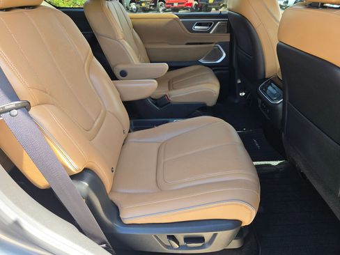 Used 2025 INFINITI QX80 Sensory AWD/4WD image 28