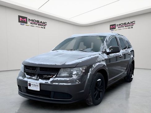 Used 2020 Dodge Journey SE w/ SE Popular Equipment Group image 4