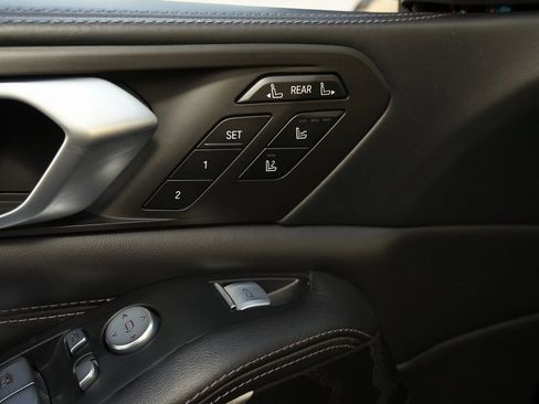 Used 2021 BMW X7 M50i image 29