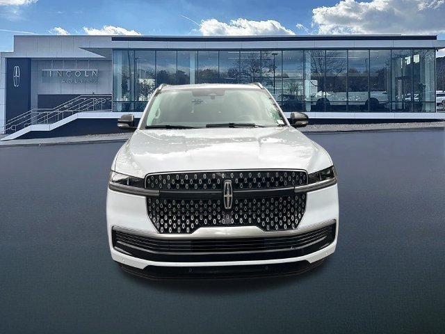 New 2026 Lincoln Navigator Reserve AWD/4WD image 2