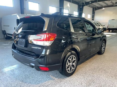 Used 2020 Subaru Forester Premium image 14