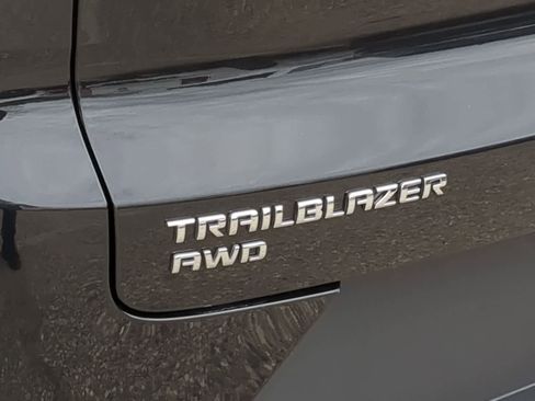 Used 2025 Chevrolet TrailBlazer LT AWD/4WD image 13