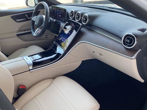Used 2025 Mercedes-Benz C 300 4MATIC Sedan image 28