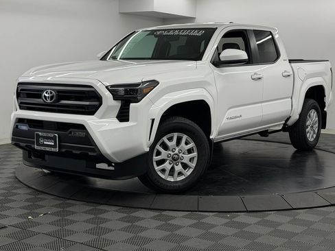 Certified 2026 Toyota Tacoma SR5 AWD/4WD image 3