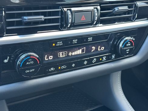 New 2025 Nissan Pathfinder SV w/ Black Appearance Package image 18