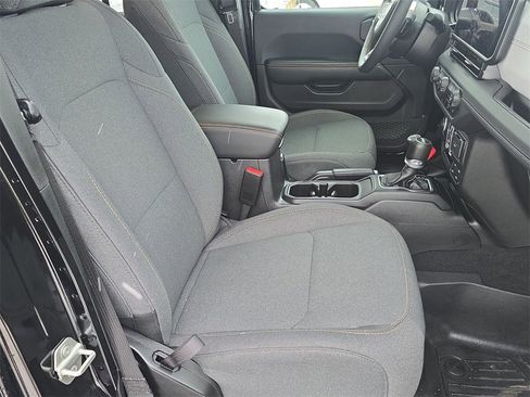 Used 2024 Jeep Wrangler Sahara image 29