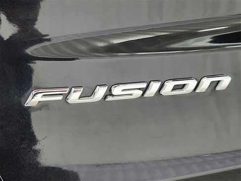 Used 2019 Ford Fusion SE image 29