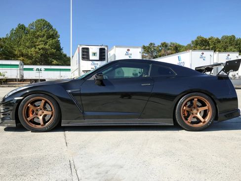Used 2015 Nissan GT-R Premium AWD/4WD image 4