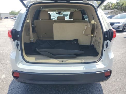 Certified 2017 Toyota Highlander XLE FWD image 9