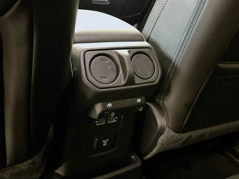 Used 2023 Jeep Wrangler Sahara image 28