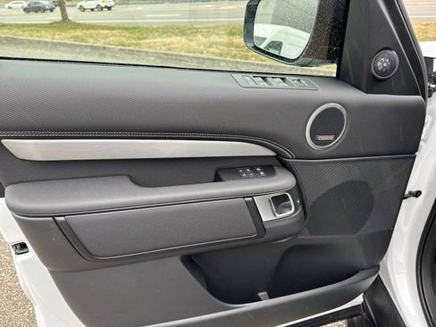 New 2025 Land Rover Discovery Dynamic SE image 14