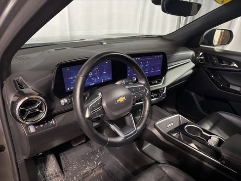 Used 2025 Chevrolet Equinox LT w/ Convenience Package II image 12