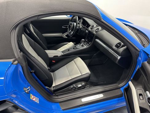 Certified 2025 Porsche 718 Boxster S RWD image 36