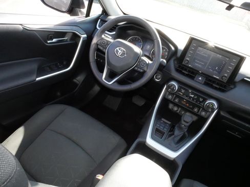 Certified 2022 Toyota RAV4 XLE w/ Convenience Package AWD/4WD image 9