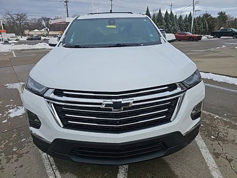 Used 2023 Chevrolet Traverse LT w/ Rear Camera Mirror Package image 7