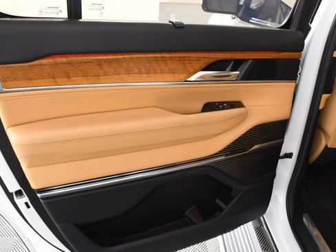 Used 2022 Jeep Grand Wagoneer Series III w/ Rear Seat Video Group 1 image 24