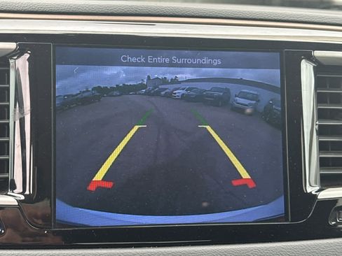 Used 2017 Chrysler Pacifica Touring-L image 18