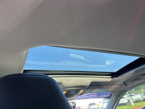 Used 2022 Toyota Highlander Limited FWD image 12