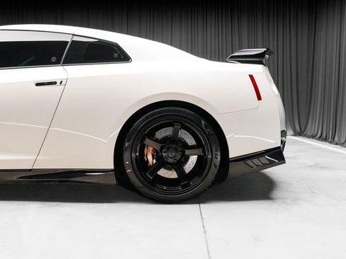 Used 2021 Nissan GT-R Premium image 43