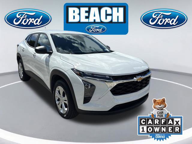 Used 2026 Chevrolet Trax LS FWD image 1