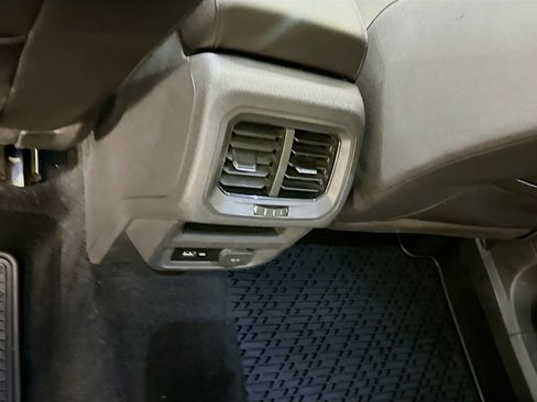 Used 2020 Volkswagen Tiguan SE w/ Panoramic Sunroof Package image 28