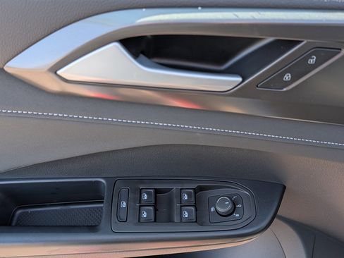 New 2025 Volkswagen Taos SE image 8