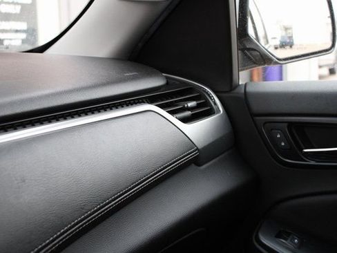 Used 2018 Chevrolet Suburban LT image 19