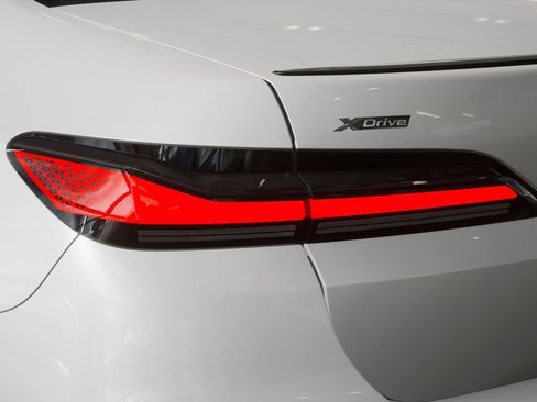 New 2026 BMW 740i xDrive w/ Premium Package image 36