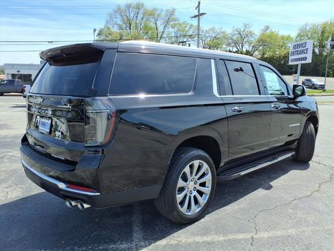 New 2026 Chevrolet Suburban Premier image 4