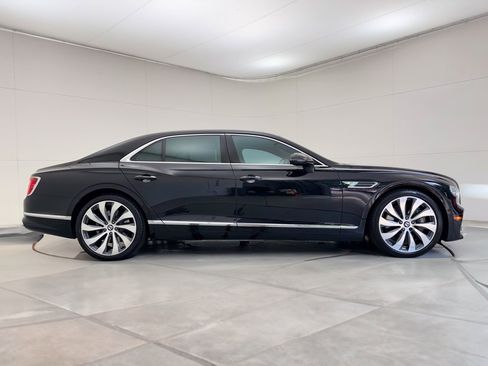 Used 2020 Bentley Flying Spur W12 image 3