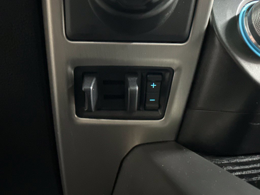 Used 2018 Ford F150 Platinum w/ Equipment Group 701A Luxury AWD/4WD image 24