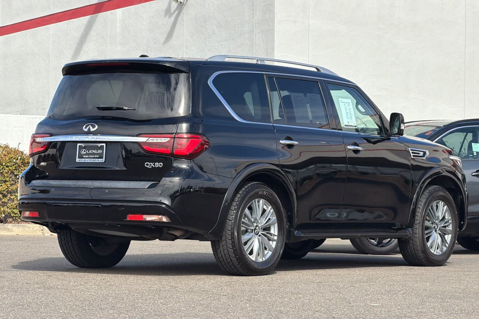 Used 2022 INFINITI QX80 Luxe AWD/4WD image 2