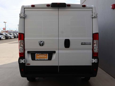 Used 2025 RAM ProMaster 2500 w/ Convenience Group image 4