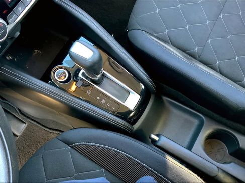 Used 2018 Nissan Kicks SV image 14