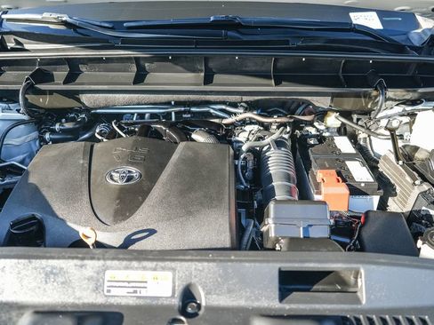 Used 2022 Toyota Highlander XLE FWD image 26