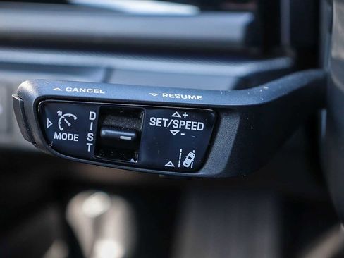 Used 2025 Porsche Panamera 4 image 30