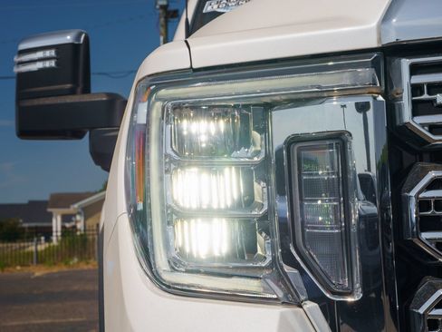 Used 2023 GMC Sierra 3500 Denali w/ Denali Ultimate Package AWD/4WD image 9