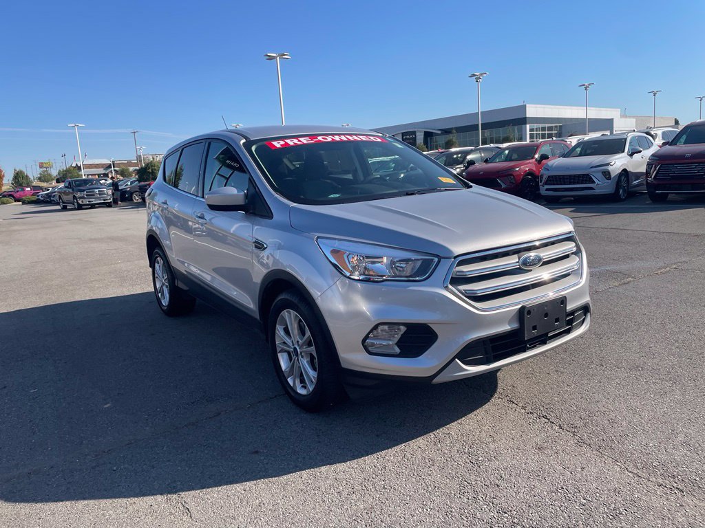 Used 2019 Ford Escape SE FWD image 3