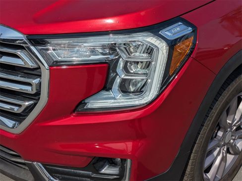 Used 2023 GMC Terrain SLT image 11