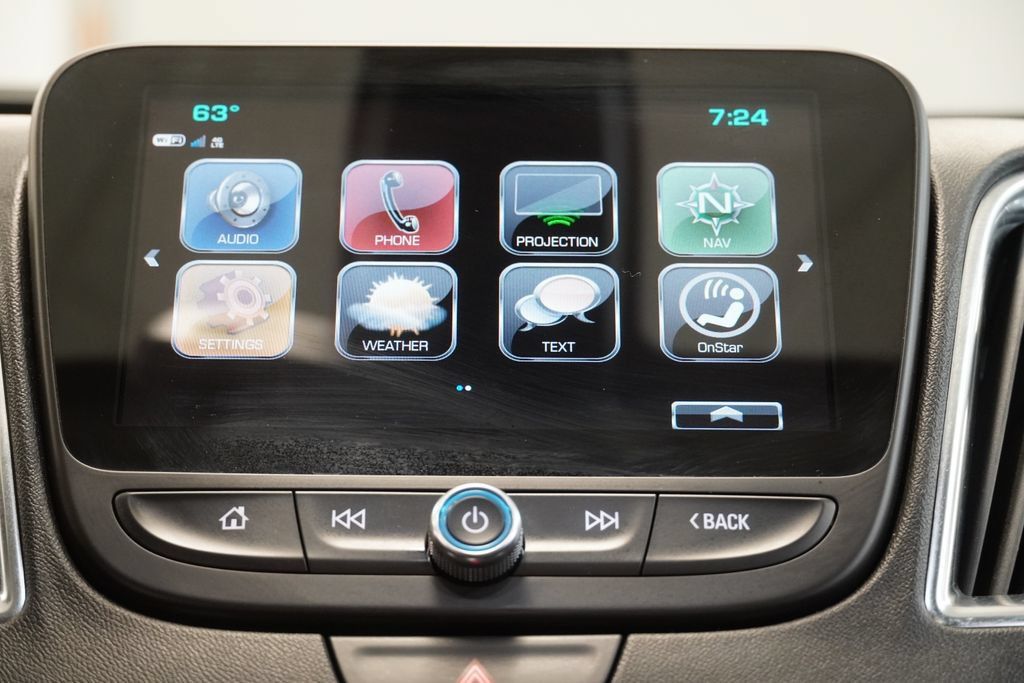 Used 2018 Chevrolet Malibu LT w/ Leather Package FWD image 21