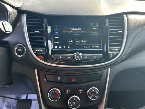 Used 2019 Chevrolet Trax LT w/ LT Convenience Package image 10