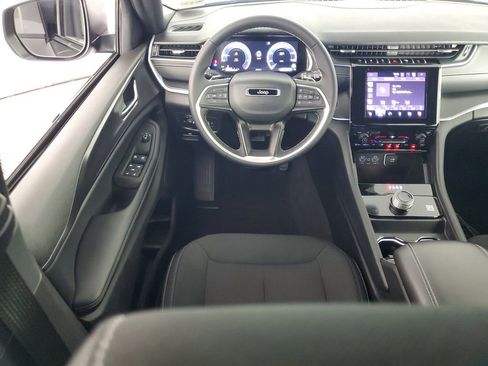 Used 2025 Jeep Grand Cherokee Laredo X image 14