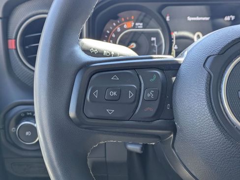 Used 2025 Jeep Wrangler Unlimited Rubicon w/ Convenience Group image 22