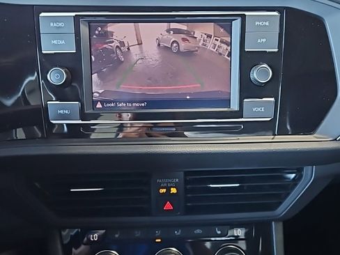 Used 2024 Volkswagen Jetta SE image 28